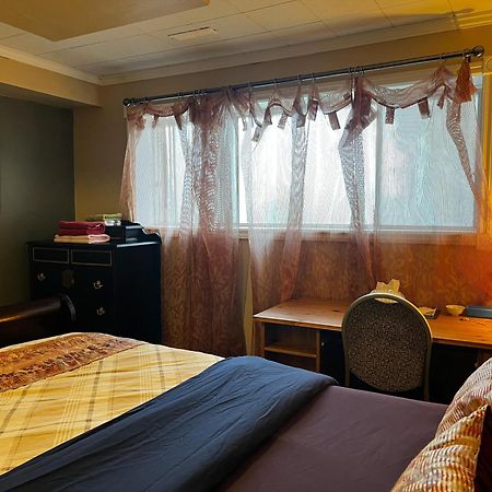 Beautiful Room Close Airport! YYC Exteriör bild