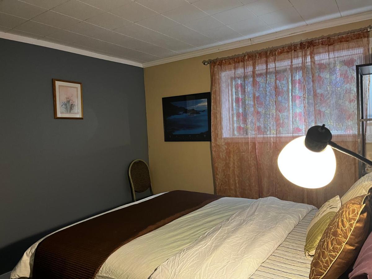 Beautiful Room Close Airport! YYC Exteriör bild