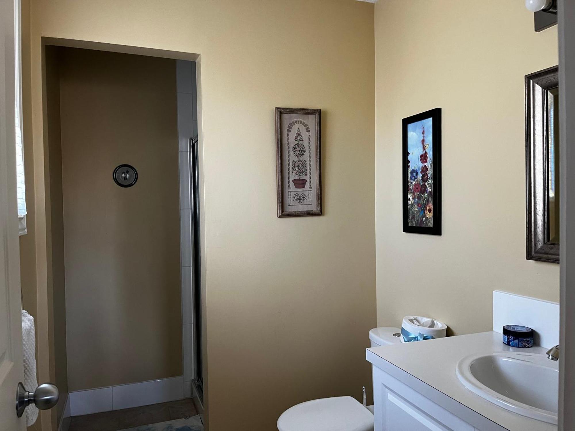 Beautiful Room Close Airport! YYC Exteriör bild