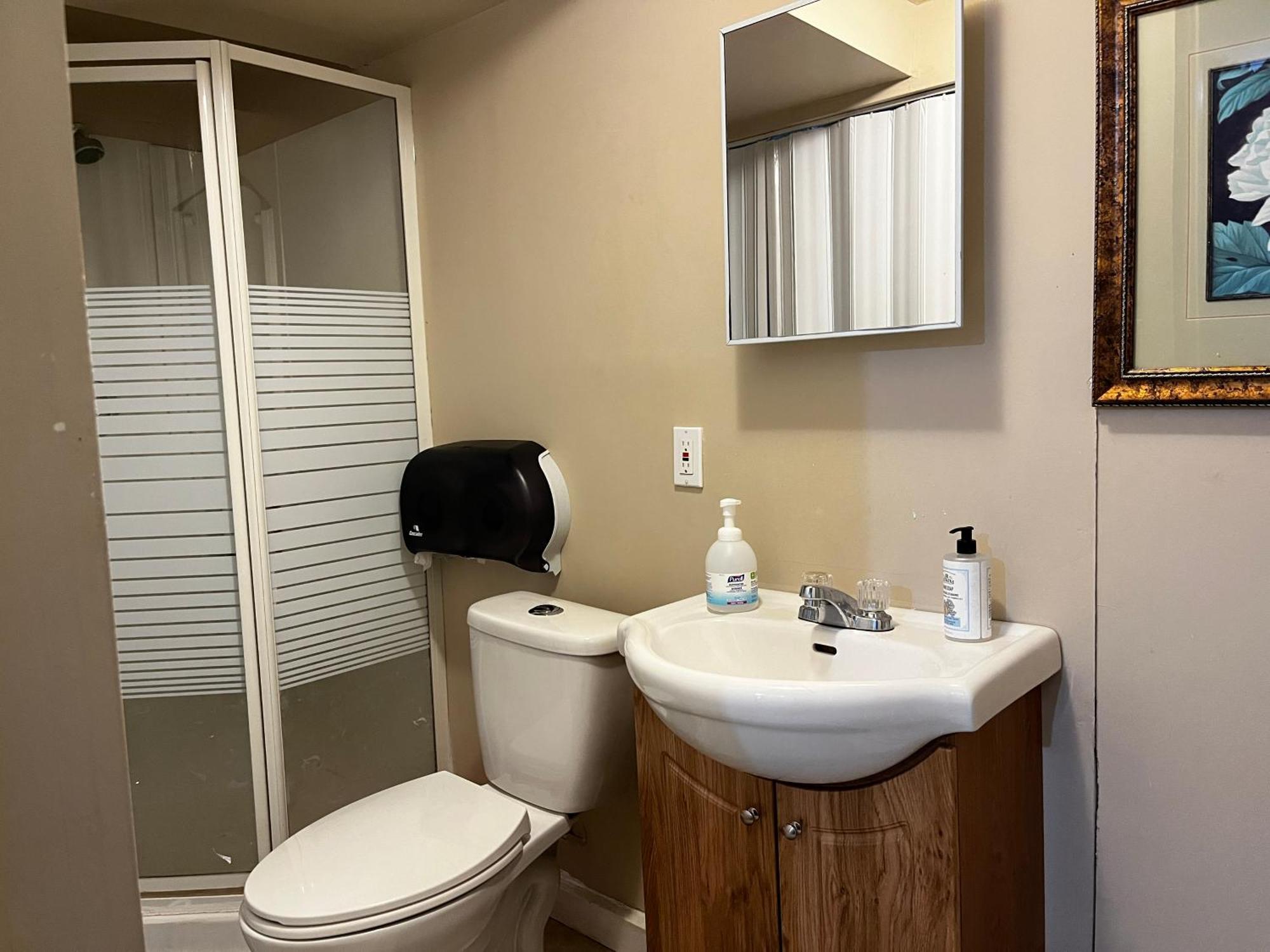 Beautiful Room Close Airport! YYC Exteriör bild