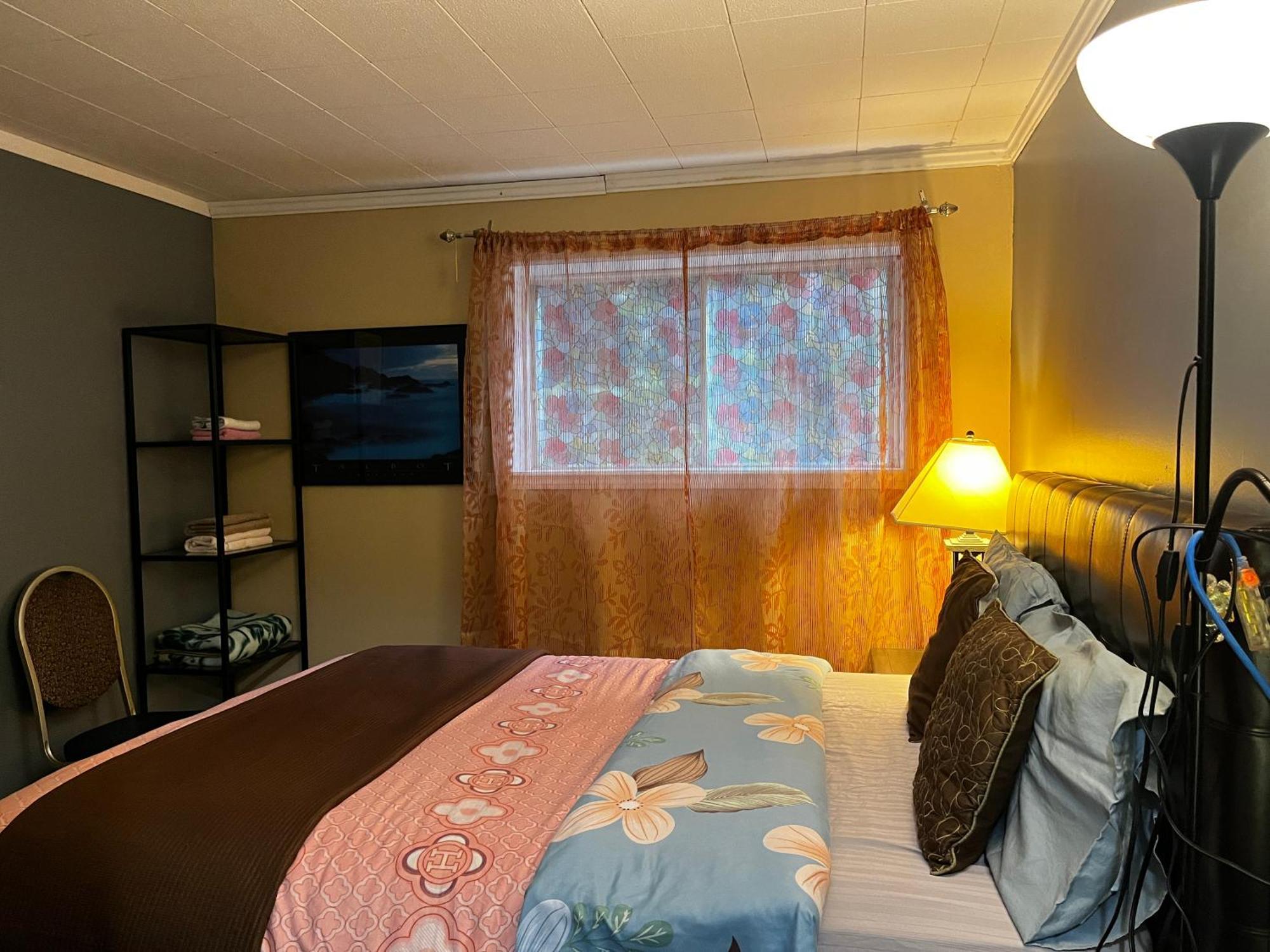 Beautiful Room Close Airport! YYC Exteriör bild