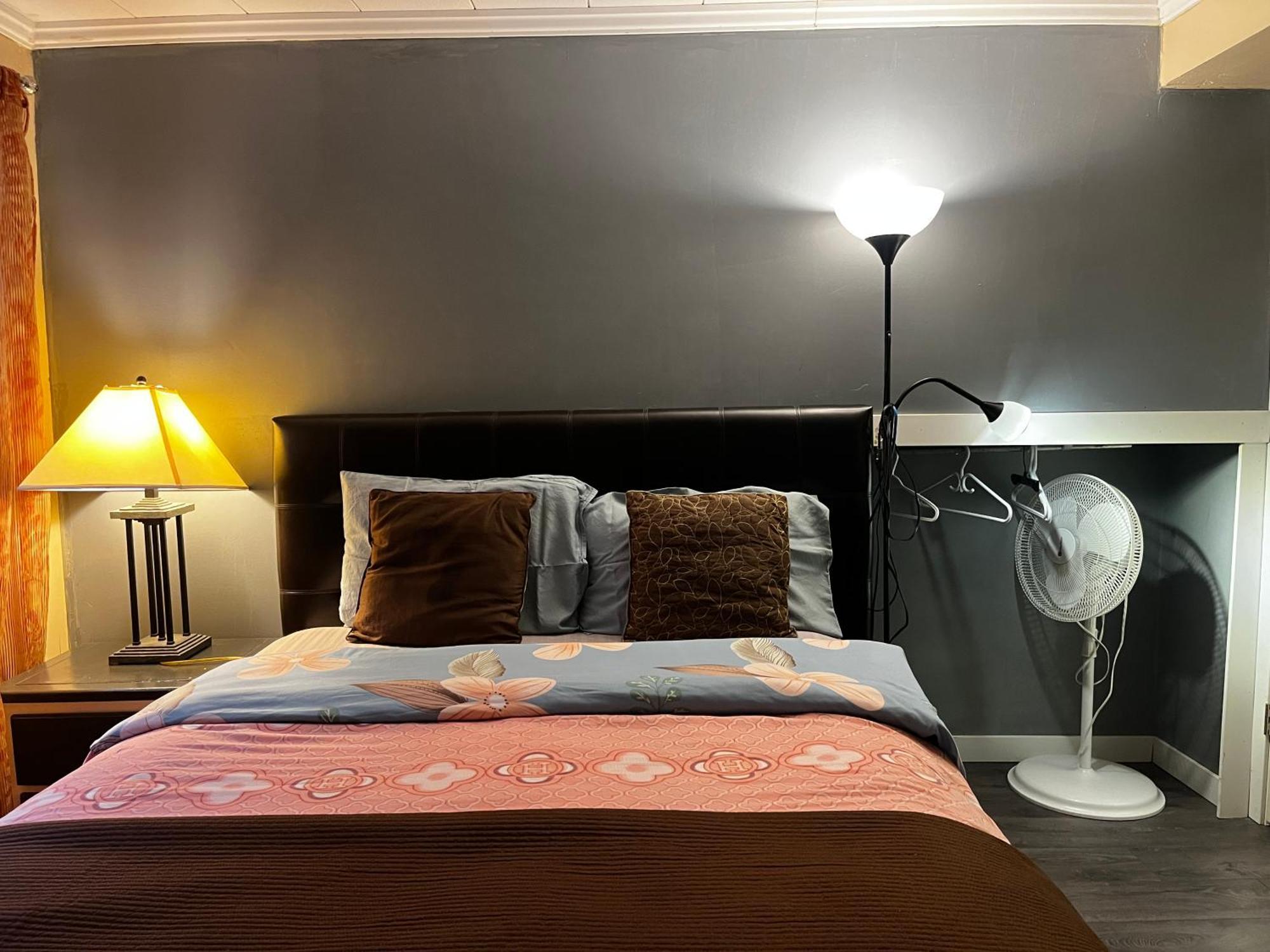 Beautiful Room Close Airport! YYC Exteriör bild